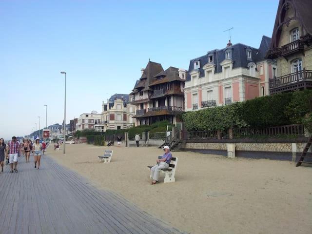 Un Chez Soi Bord De Mer Trouville-sur-Mer Exterior photo